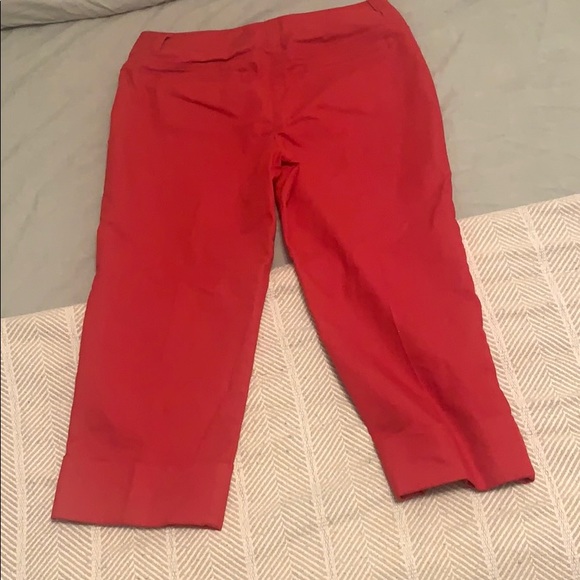 Lary Levine size 8 red Capri pants - Picture 3 of 3